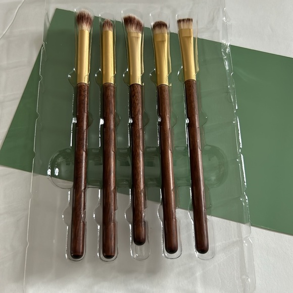 Livegreen Eye Brush Collection | Crease‎ • Blending• All Over •Angled •Precision - Picture 6 of 12